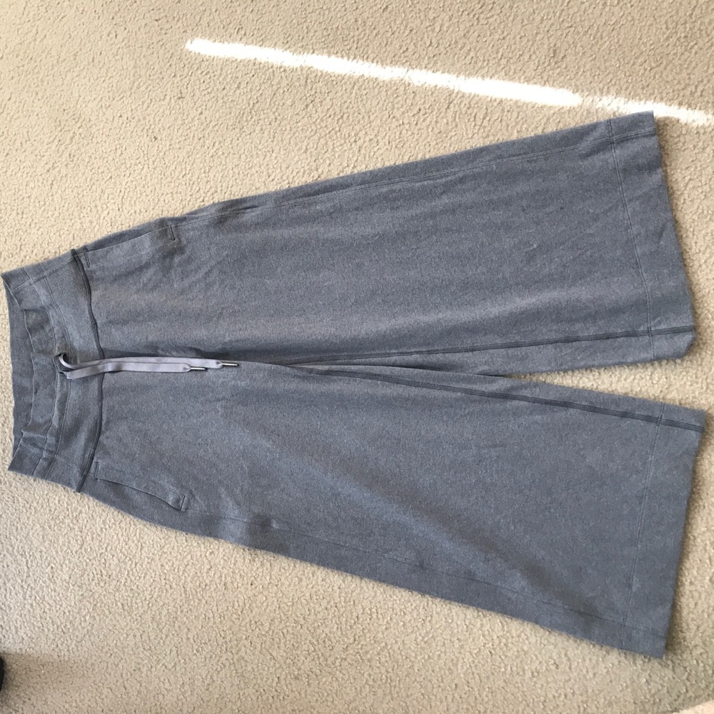 lululemon grey wide leg cropped sweatpants size 4