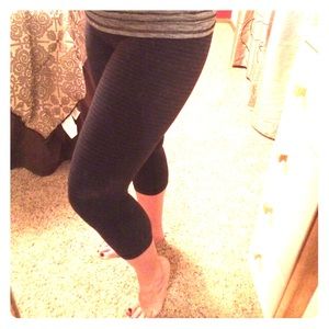 LuLuLemon Black-grey striped Capri pants - Size 10