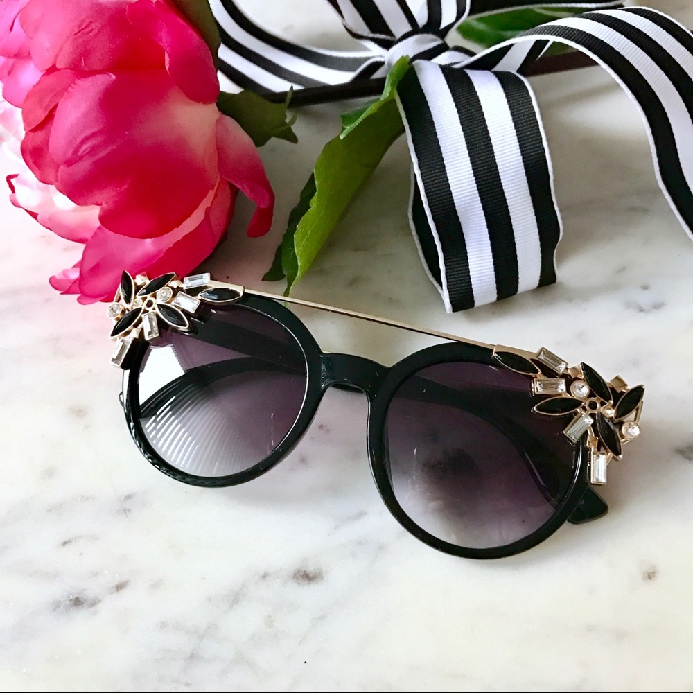 🎁2 for $24! Jeweled Cat Eye Sunglasses