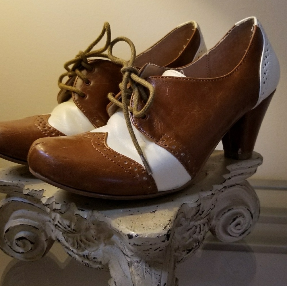 Chelsea Crew Tan and White Booties