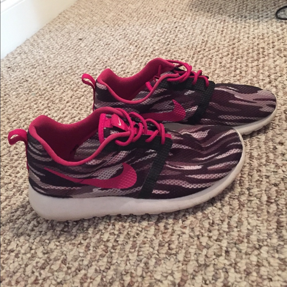 Nike roshe runs!