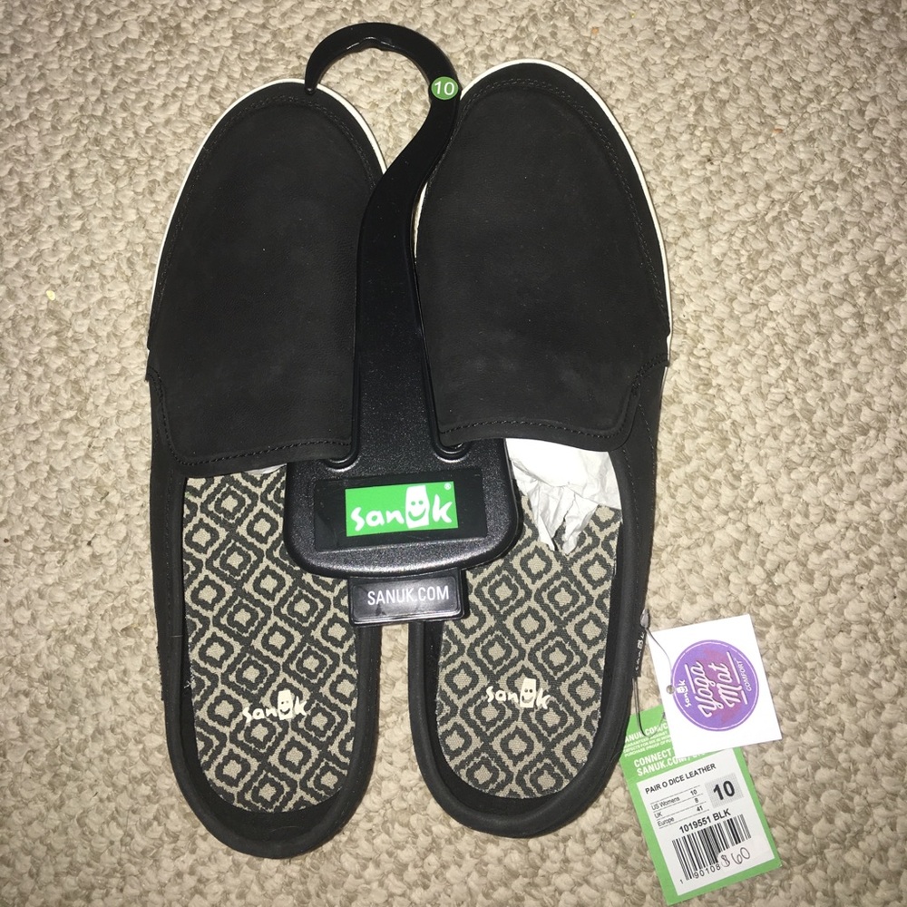 NWT black yoga mat sanuks