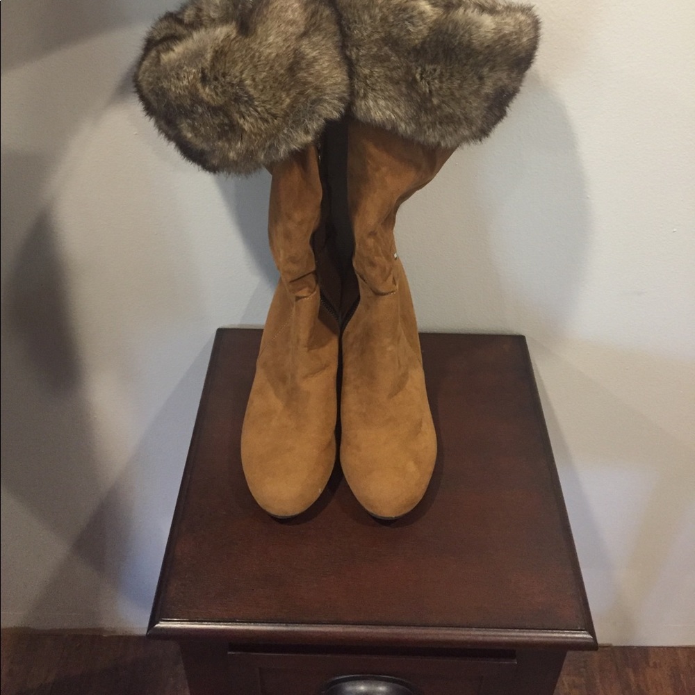Faux fur boots size 11