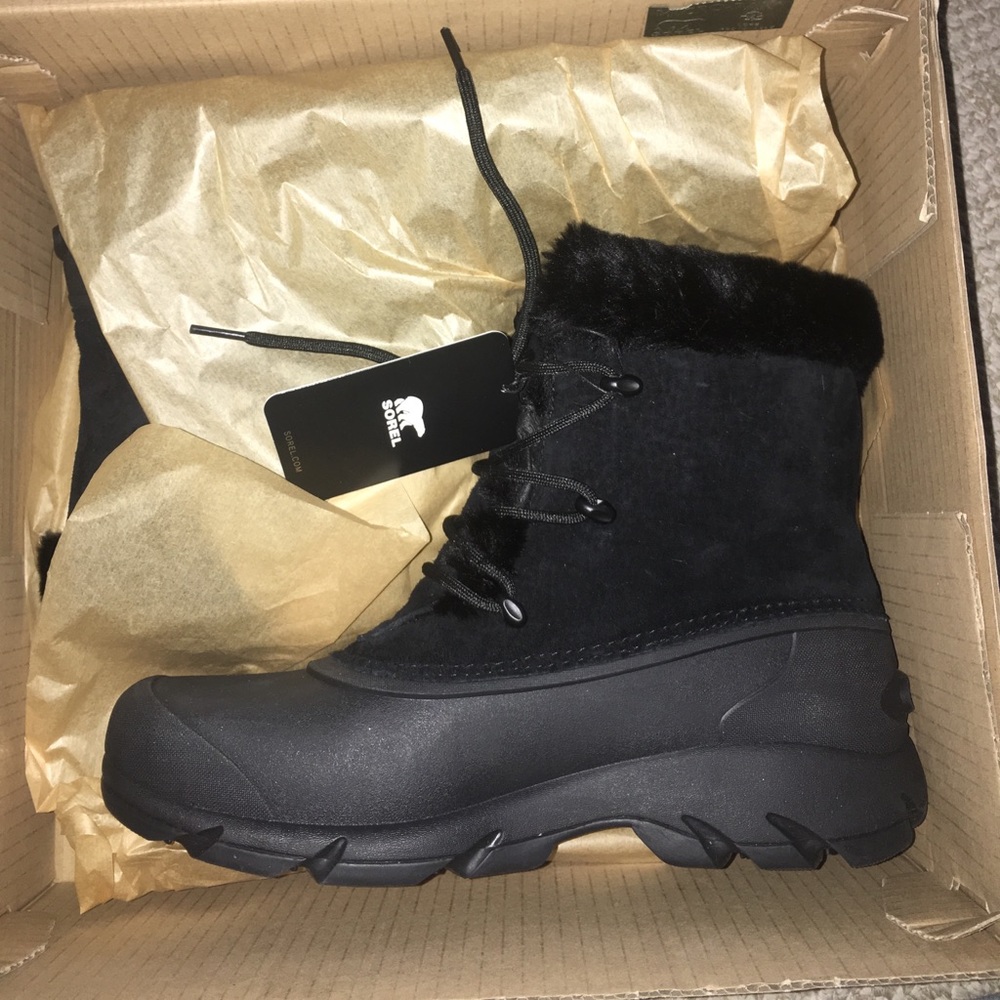 NWT Sorel snow angel lace boots