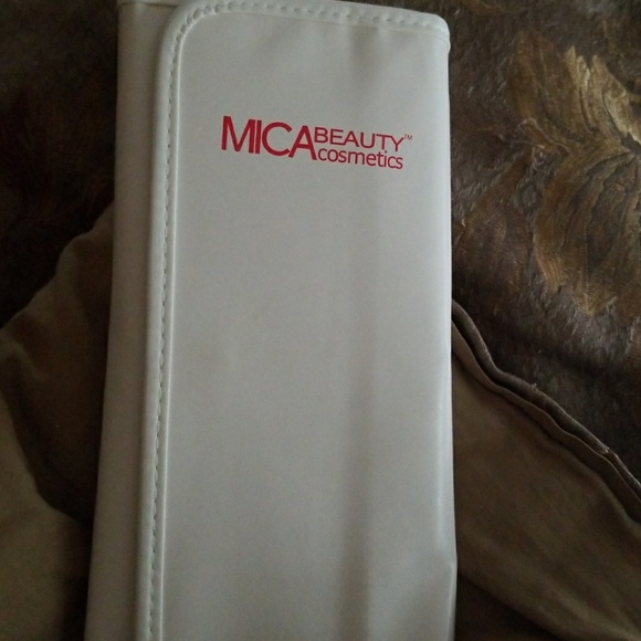 Beautiful Professional Deluxe makeup brush set - Picture 4 of 4