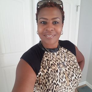 Meet your Posher, Tee