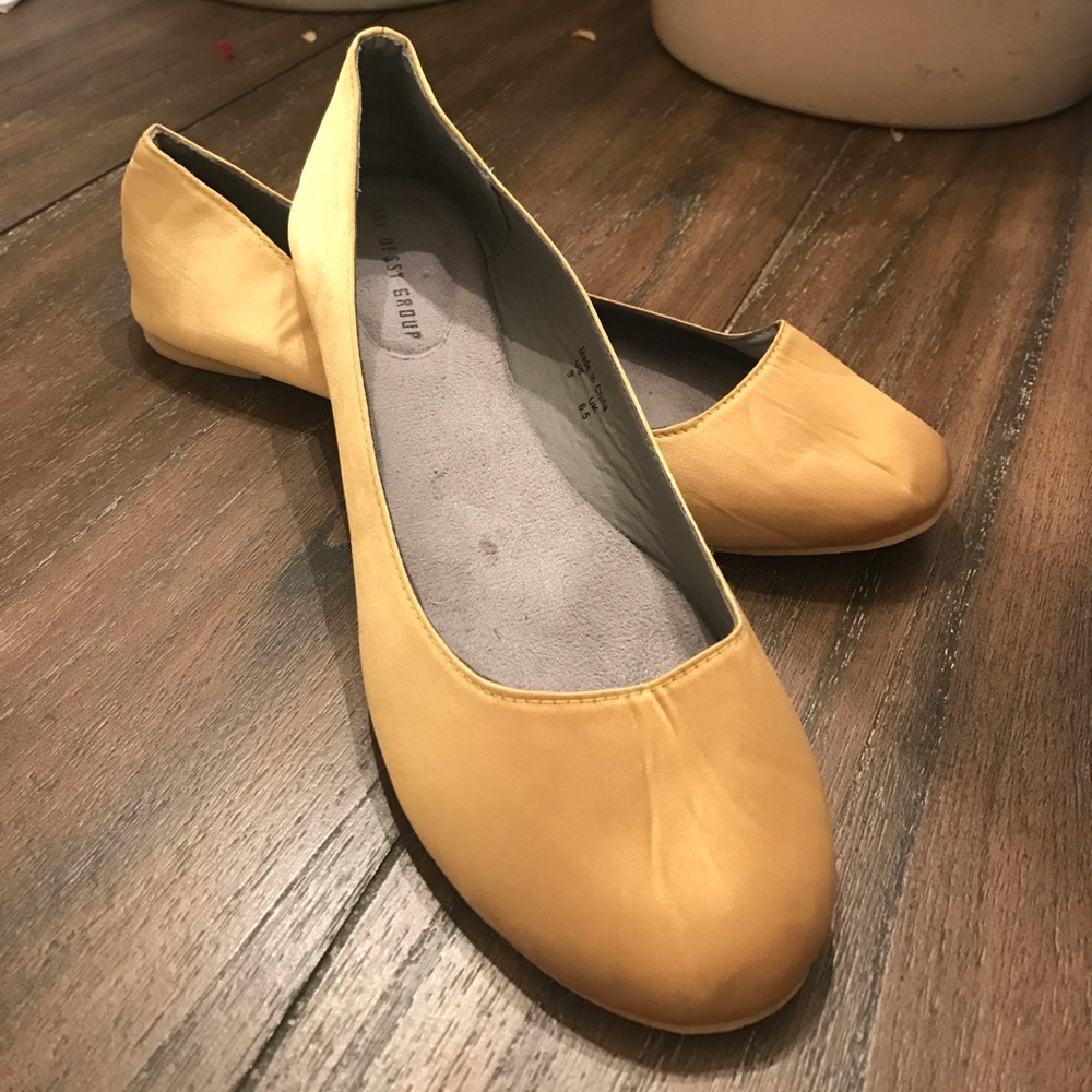 Satin ballet flat