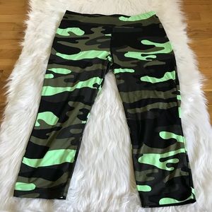 City street Capri XL work out legging neon army