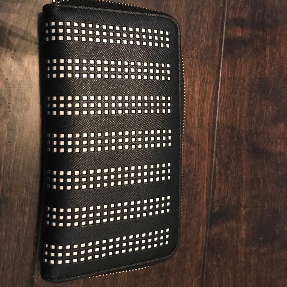 Tory Burch Wallet - Picture 2 of 4
