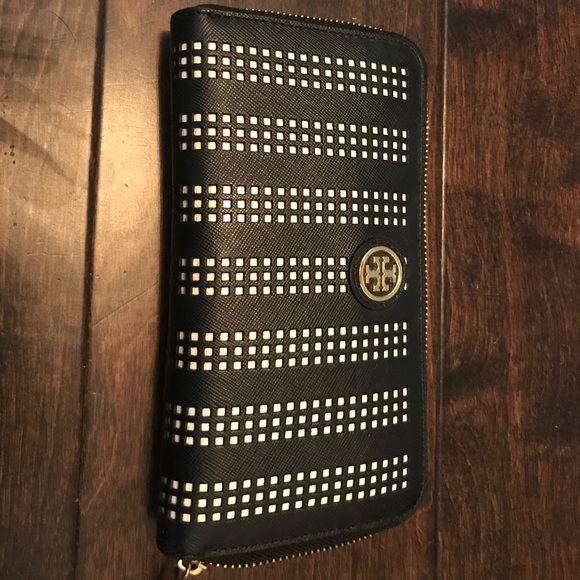Tory Burch Handbags - Tory Burch Wallet