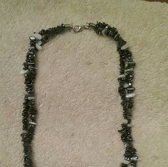 Hematite and mother of pearl necklace - Picture 1 of 2