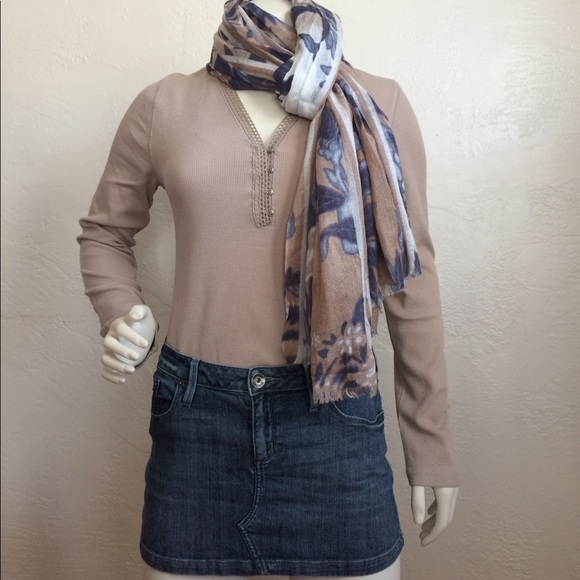 Eddie Bauer taupe embellished light thermal Henley - Picture 4 of 7