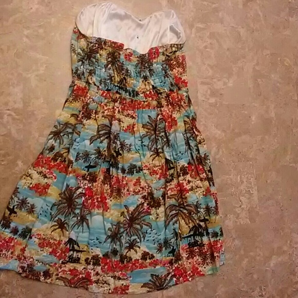 Forever21 tropical blouse - Picture 2 of 3