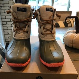 Halloween sale 31% off new Sperry hemp duck boots!