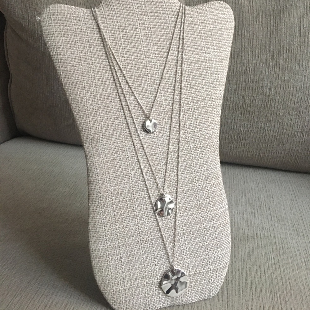 Long pendant necklace