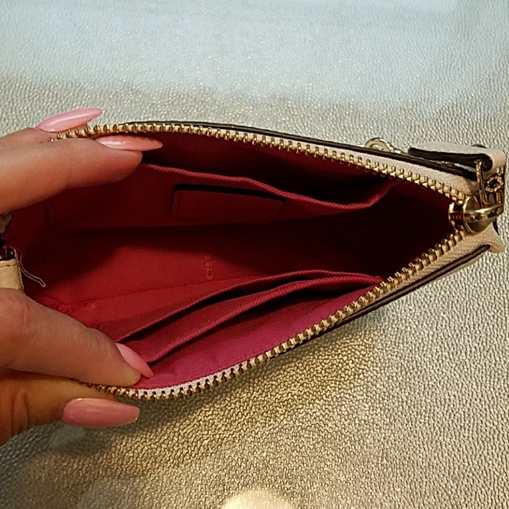 Coach wristlet - Picture 2 of 4