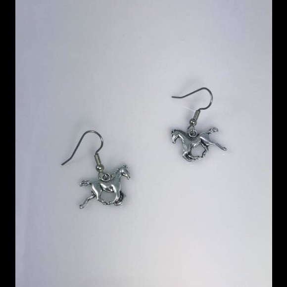 SedaliaDesigns Earrings and Baubles. - Picture 3 of 8