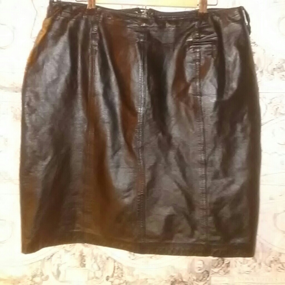 Retro leather skirt