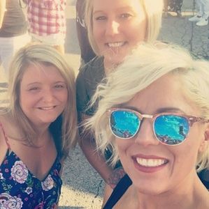 Meet your Posher, Chrissy