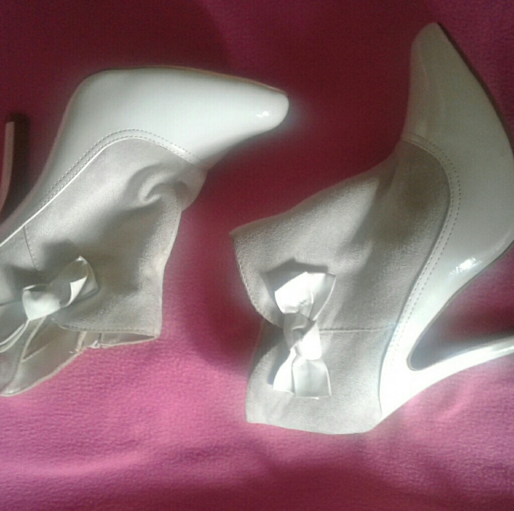 Charlotte russe cream color part shade high heels