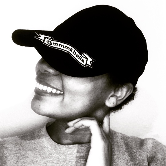 Meet your Posher, Kris! 💕 - Picture 4 of 5