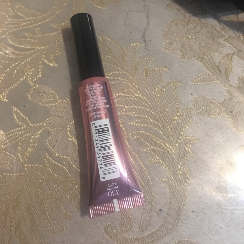 L’Oréal lip gloss