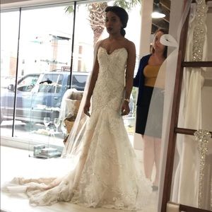 Ivory wedding dress