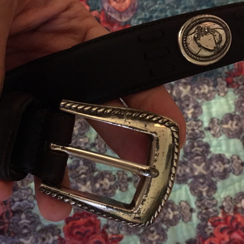 Roundtree and Yorke leather buffalo medallion belt