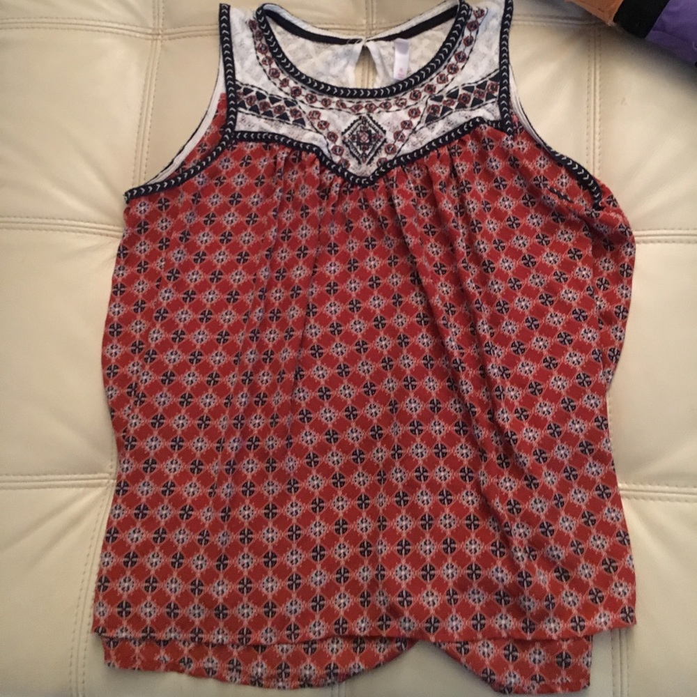 Patterned tank