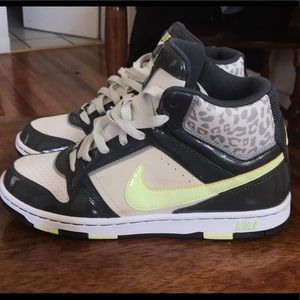 Women's Nike Shoes 8.5