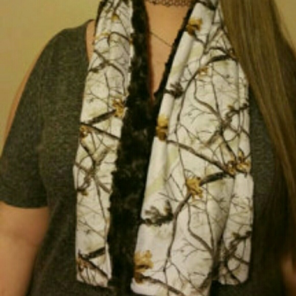 NEW HANDMADE REALTREE CAMO SCARF - Picture 2 of 2