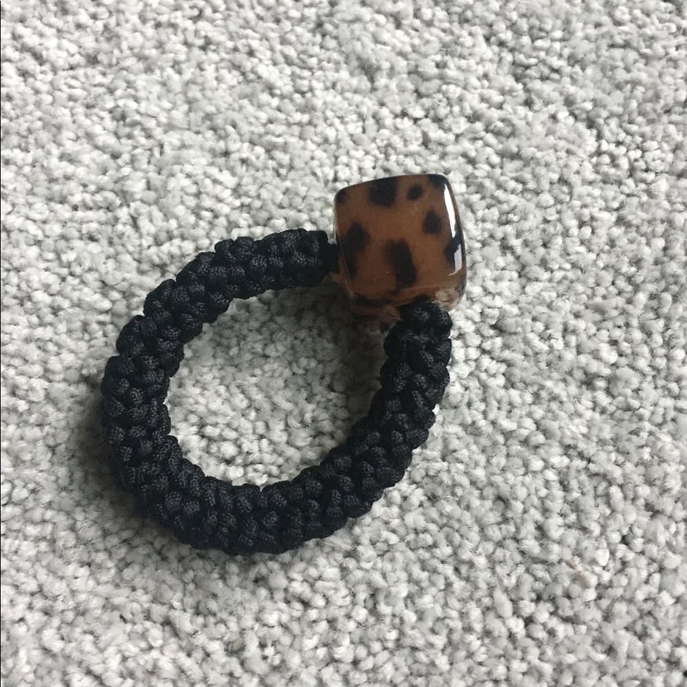 Hair tie