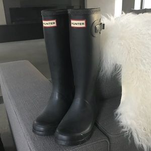 Kids Hunter Rain Boots in Black size 4