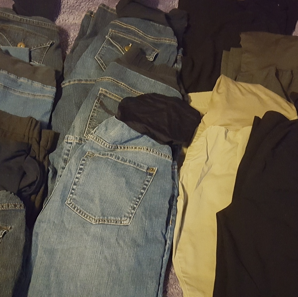 M/L MATERNITY pants lot