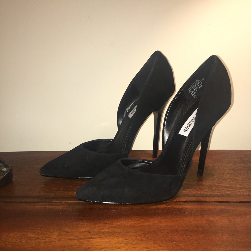Steve Madden black suede pump.