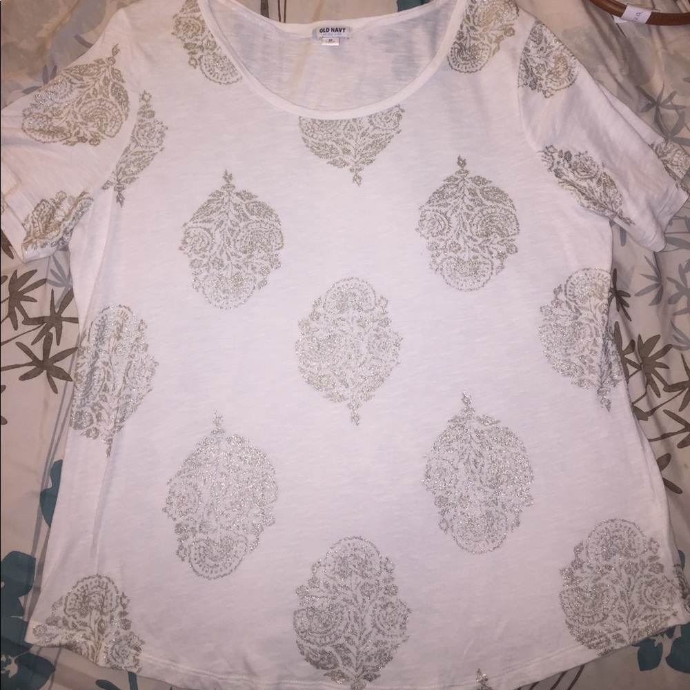White Old Navy shirt with silver design