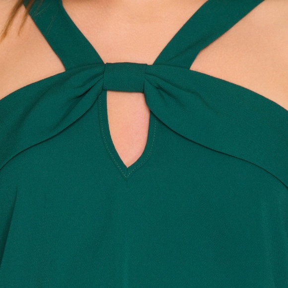 ❌SOLD OUT❌   💜HP 1/31💜 Green Cold Shoulder Top - Picture 2 of 3