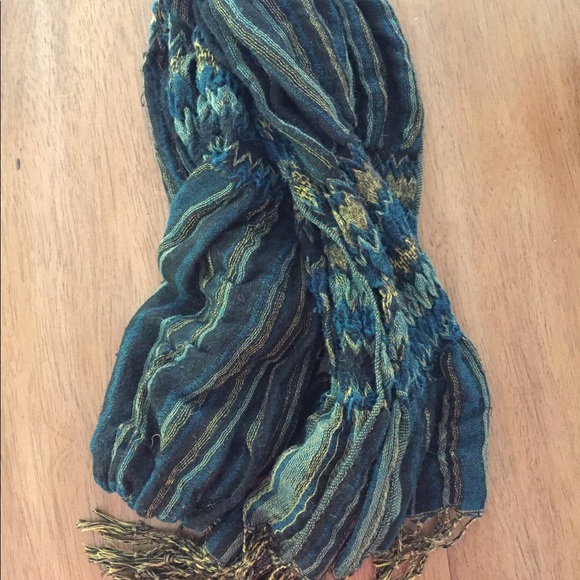 Scarf - Picture 1 of 2