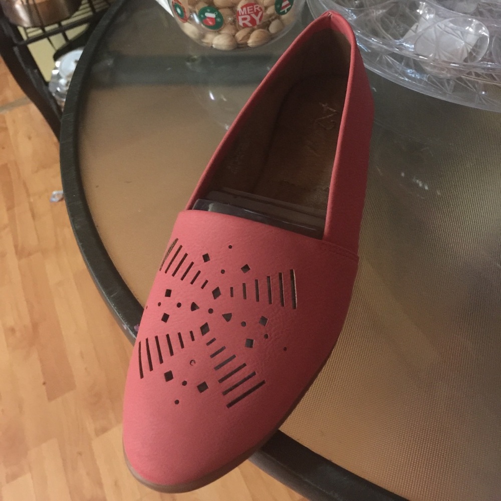 Coral Younique comfort aerosol shoes