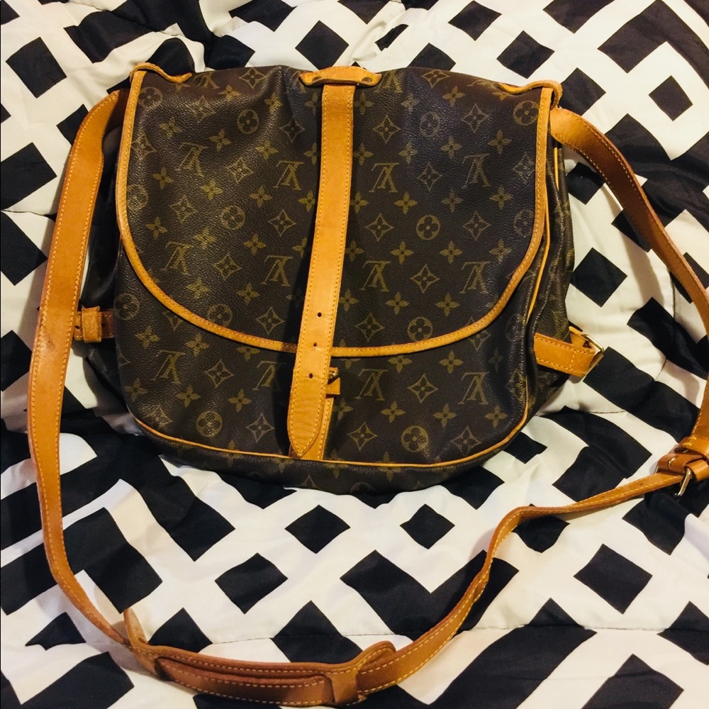 SOLD!!!!Authentic LV Saumur 35 .