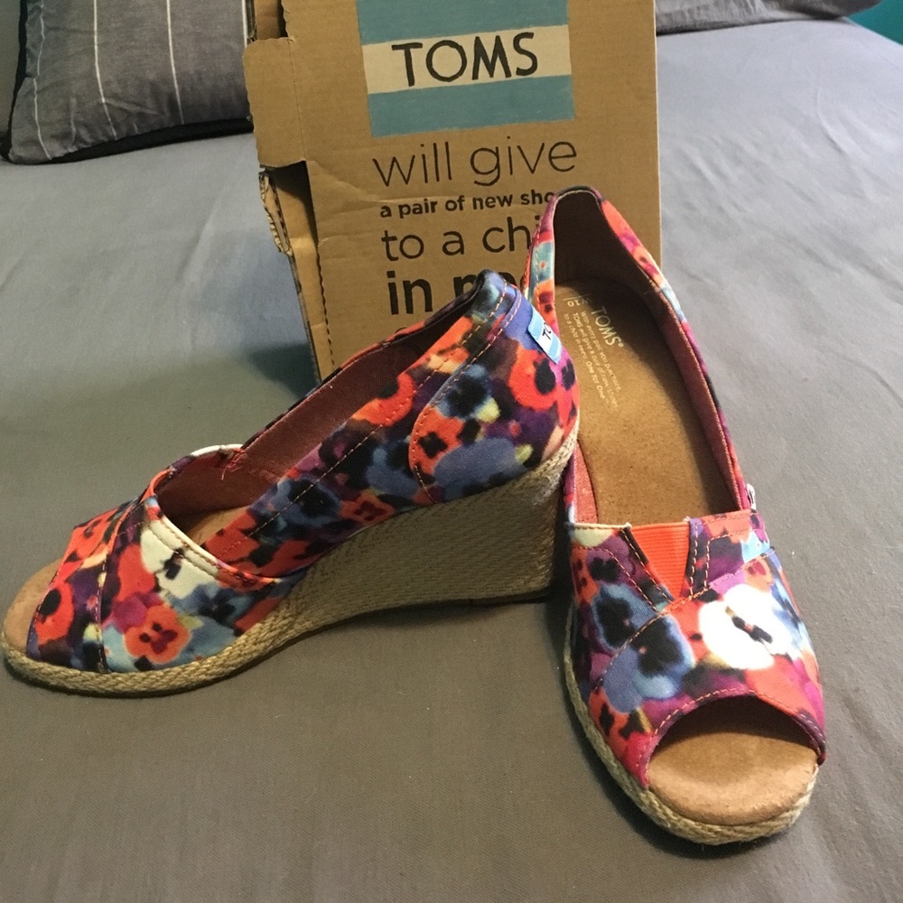 Toms muted flower peep toe sandals