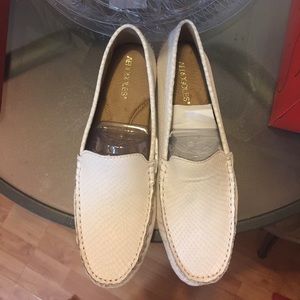 Brand new Aerosole white snake skin 8 1/2 shoes