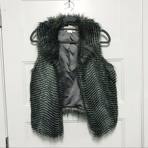 💥CLEAROUT SALE💥 Gray faux fur vest