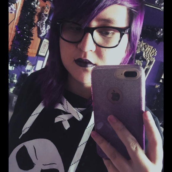 Meet your Posher, Lucero - Picture 2 of 2