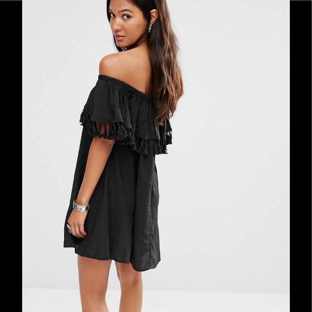 Boohoo off the shoulder tassel dress / us4