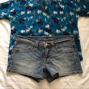Victoria secret, jean distressed shorts.