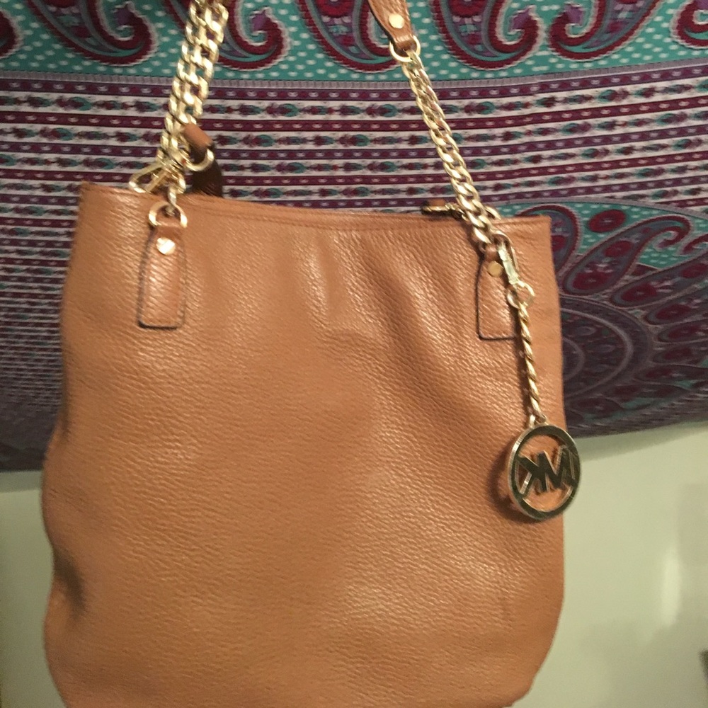 Micheal Kors cross body bag