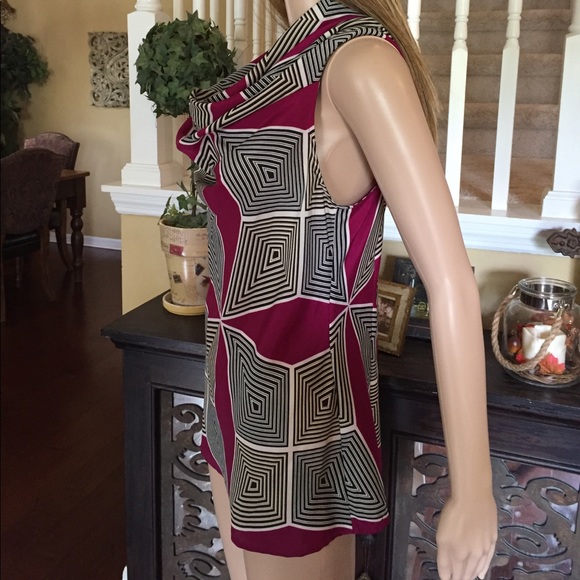 Beautiful sleeveless blouse - Picture 2 of 8