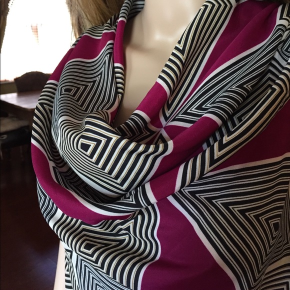 Beautiful sleeveless blouse - Picture 4 of 8