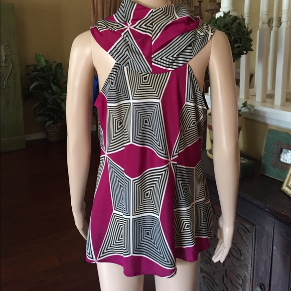 Beautiful sleeveless blouse - Picture 5 of 8